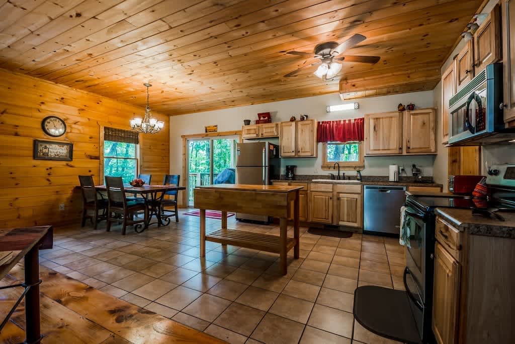 SUNRISE SUMMIT | MOUNTAIN VIEW | PRIVATE | HOT TUB