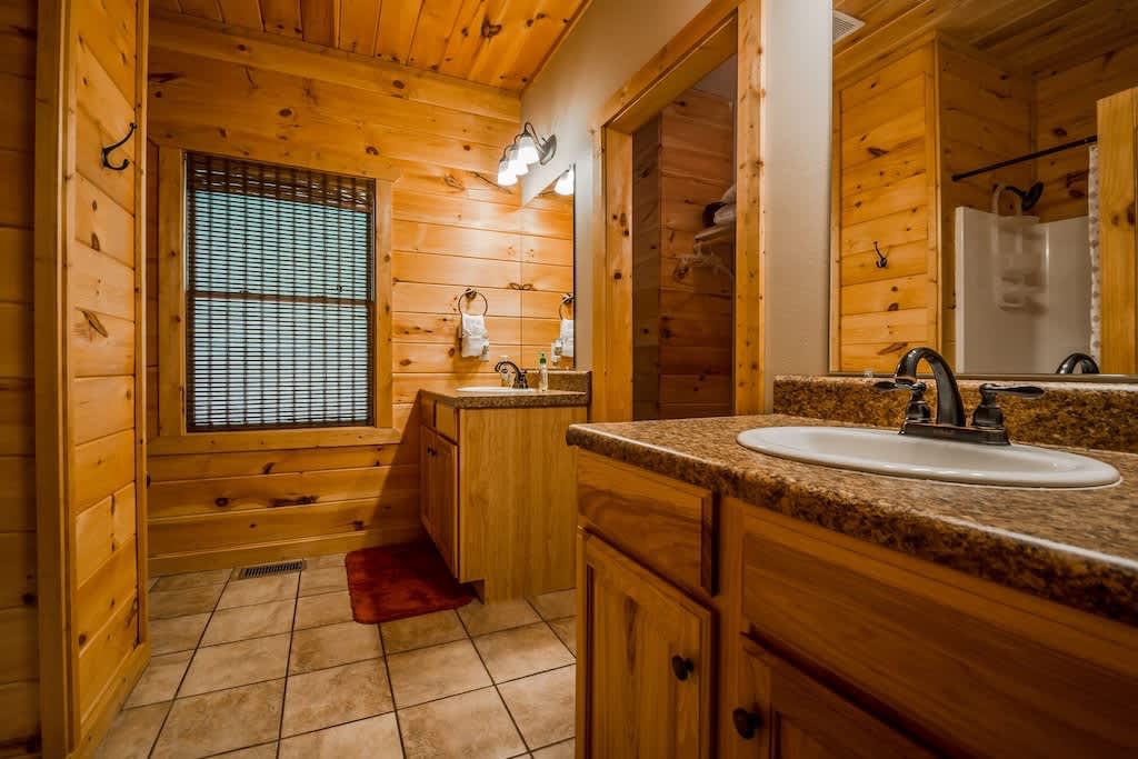 SUNRISE SUMMIT | MOUNTAIN VIEW | PRIVATE | HOT TUB
