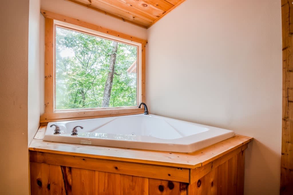 SUNRISE SUMMIT | MOUNTAIN VIEW | PRIVATE | HOT TUB