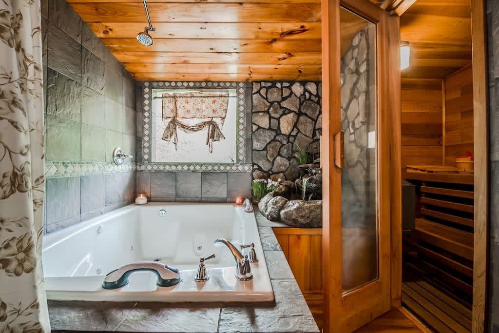 CREEK & GARDEN COTTAGE | CEDAR SAUNA | HOT TUB