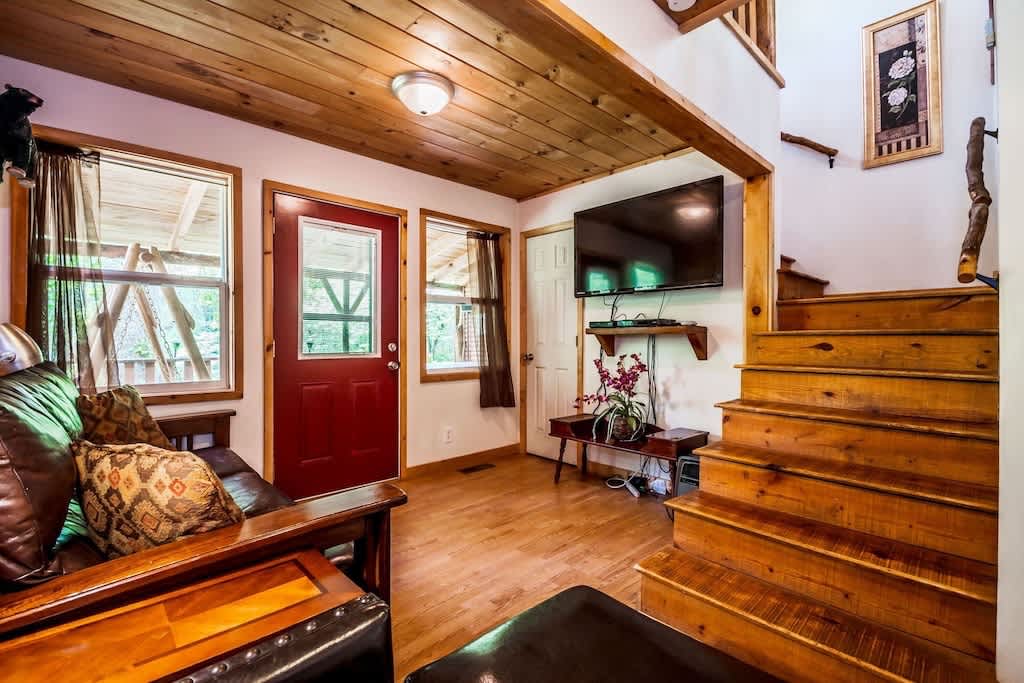 CREEK & GARDEN COTTAGE | CEDAR SAUNA | HOT TUB