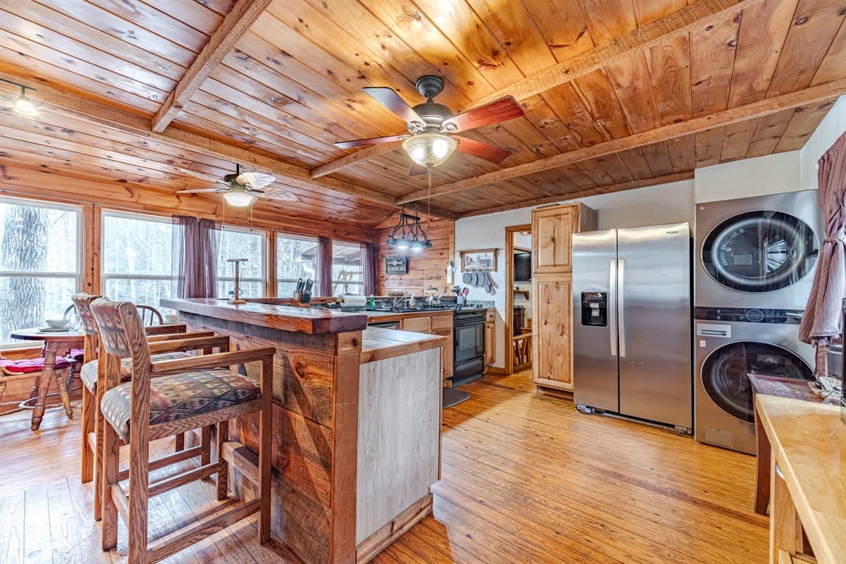 CREEK & GARDEN COTTAGE | CEDAR SAUNA | HOT TUB