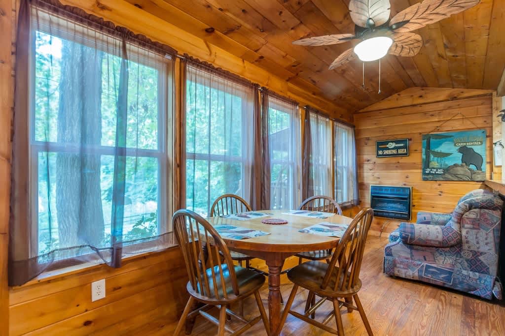 CREEK & GARDEN COTTAGE | CEDAR SAUNA | HOT TUB