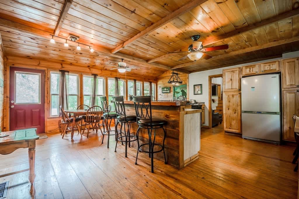 CREEK & GARDEN COTTAGE | CEDAR SAUNA | HOT TUB