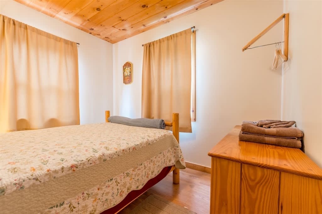 CREEK & GARDEN COTTAGE | CEDAR SAUNA | HOT TUB