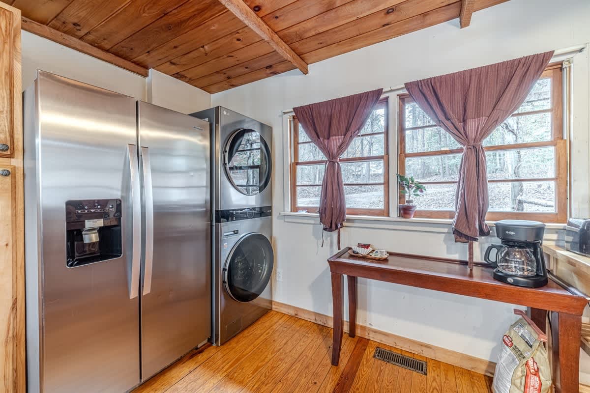 CREEK & GARDEN COTTAGE | CEDAR SAUNA | HOT TUB