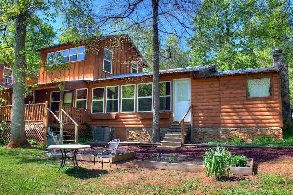 CREEK & GARDEN COTTAGE | CEDAR SAUNA | HOT TUB