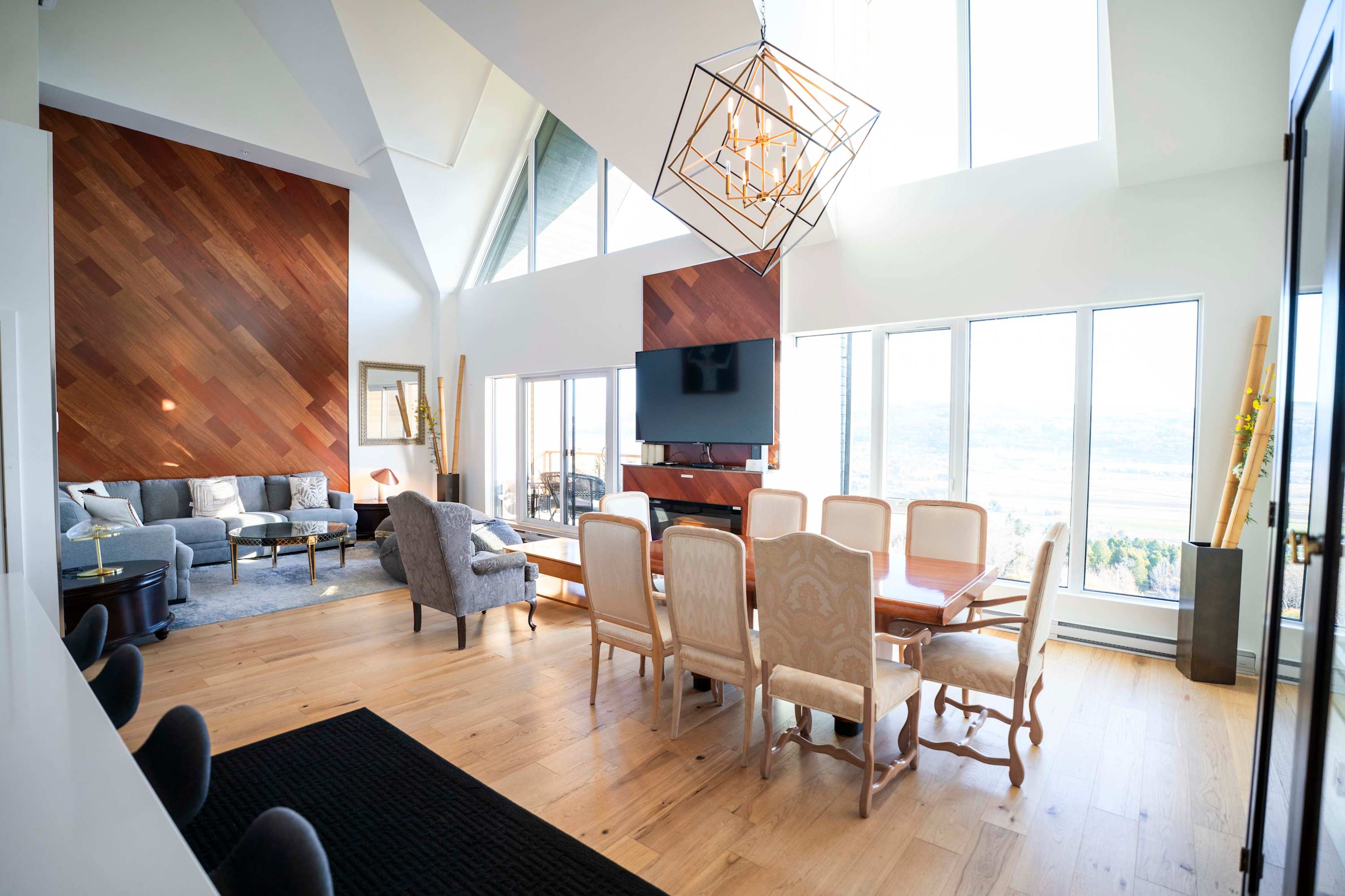 408 | Modern Condo | Pool & Panoramic View