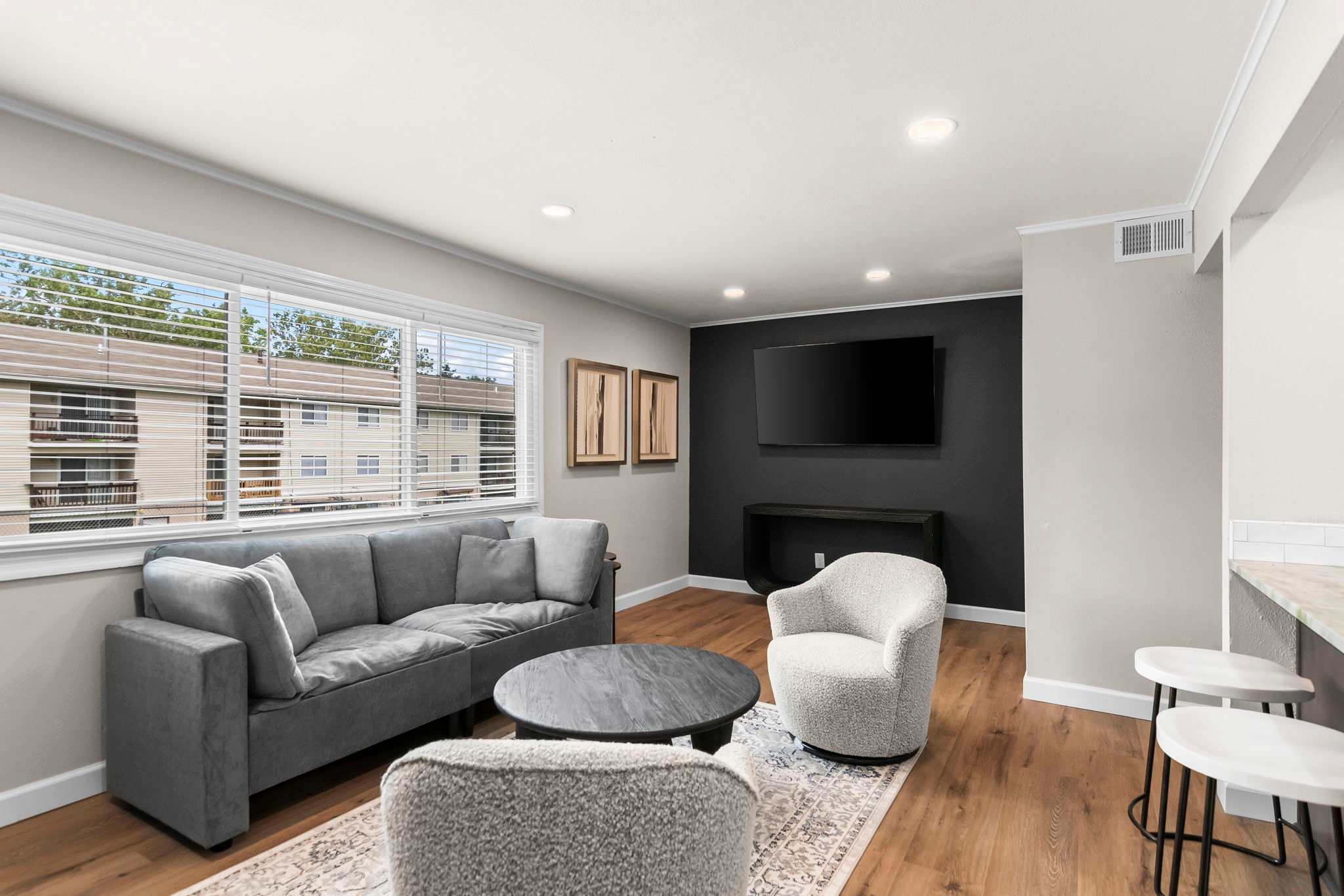 Newly Renovated Unit In Central Spfld! #203 - Springfield, IL