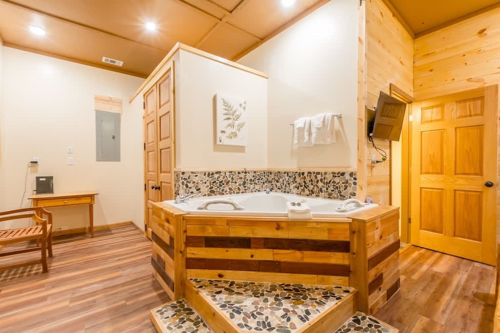 FERN MEADOW |CUSTOM ROCK SHOWER | JETTED TUB |