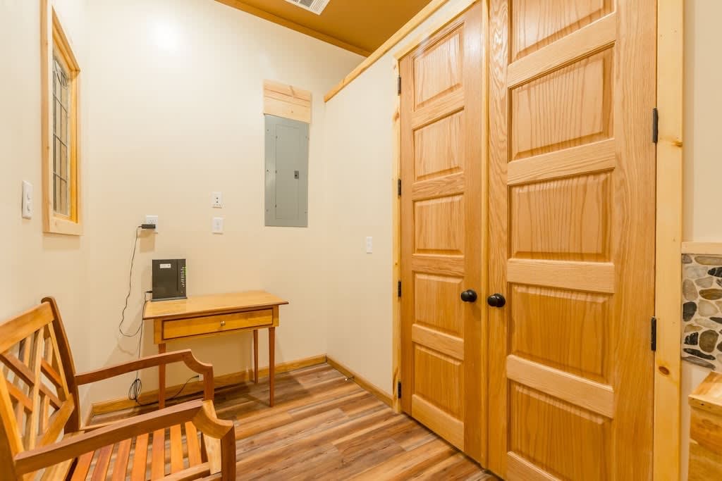 FERN MEADOW |CUSTOM ROCK SHOWER | JETTED TUB |