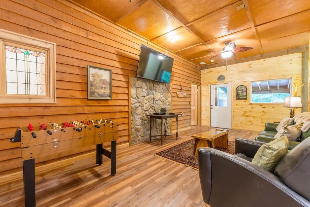 FERN MEADOW |CUSTOM ROCK SHOWER | JETTED TUB |