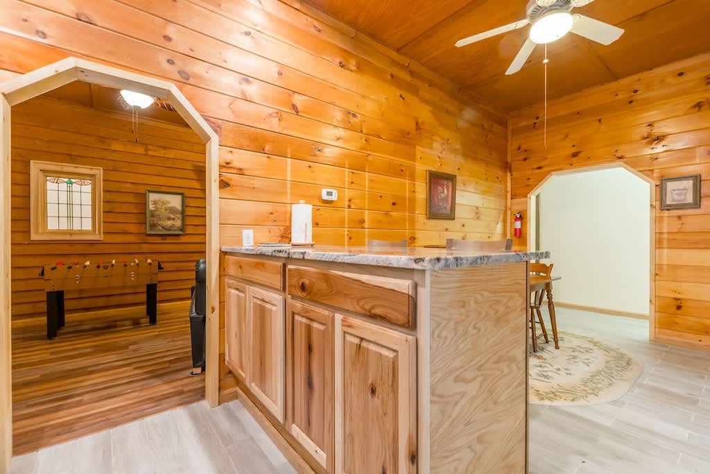 FERN MEADOW |CUSTOM ROCK SHOWER | JETTED TUB |