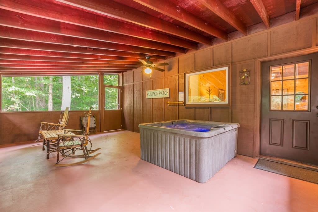 FERN MEADOW |CUSTOM ROCK SHOWER | JETTED TUB |