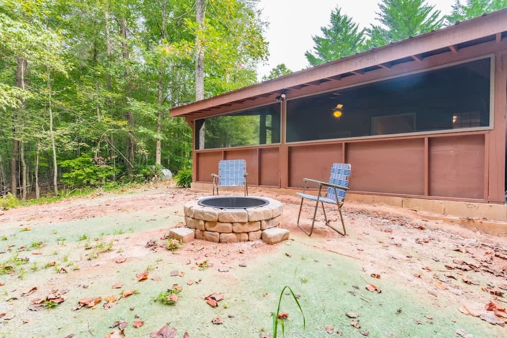 FERN MEADOW |CUSTOM ROCK SHOWER | JETTED TUB |