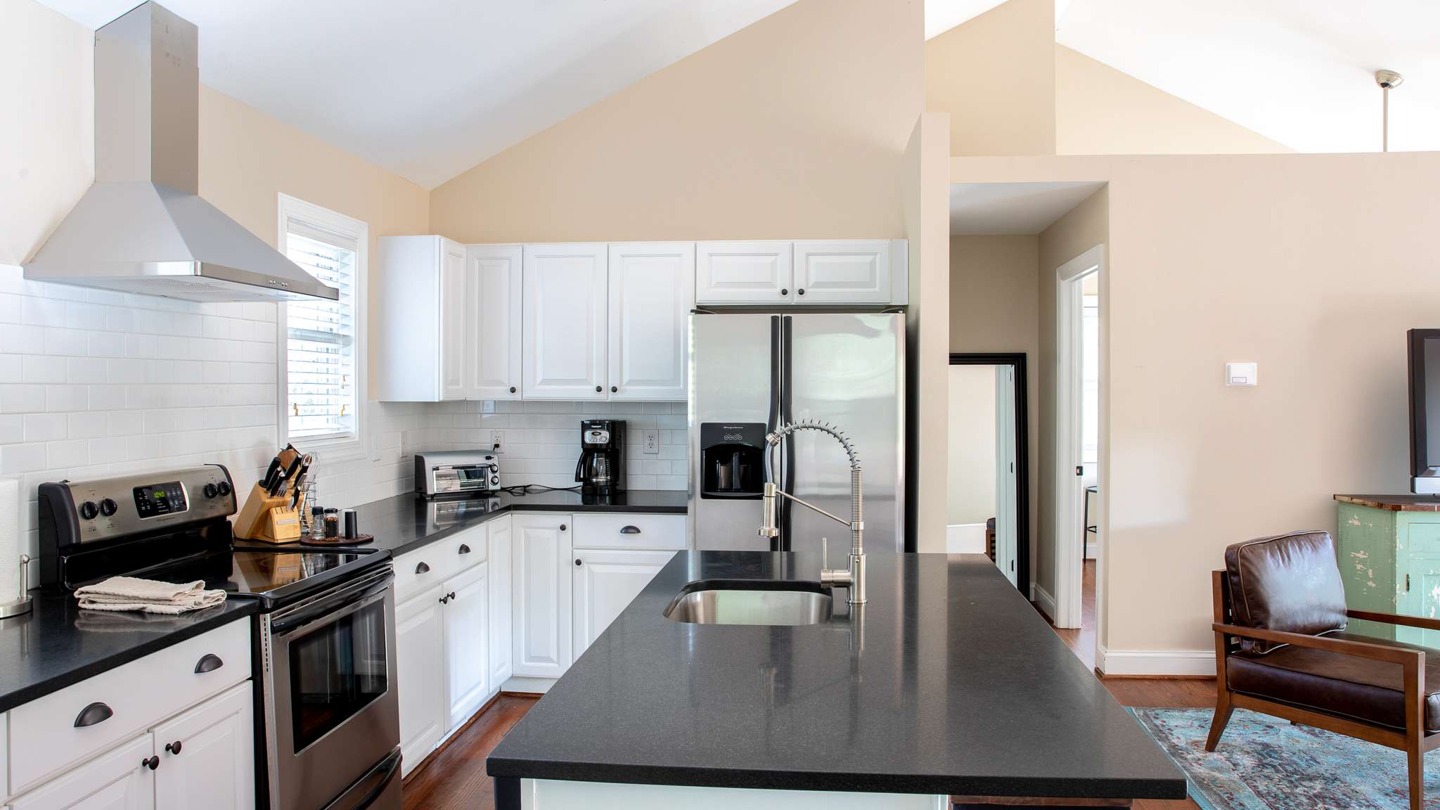 Downtown Carriage House - vacation rental in Charlottesville — photo 4 of 12