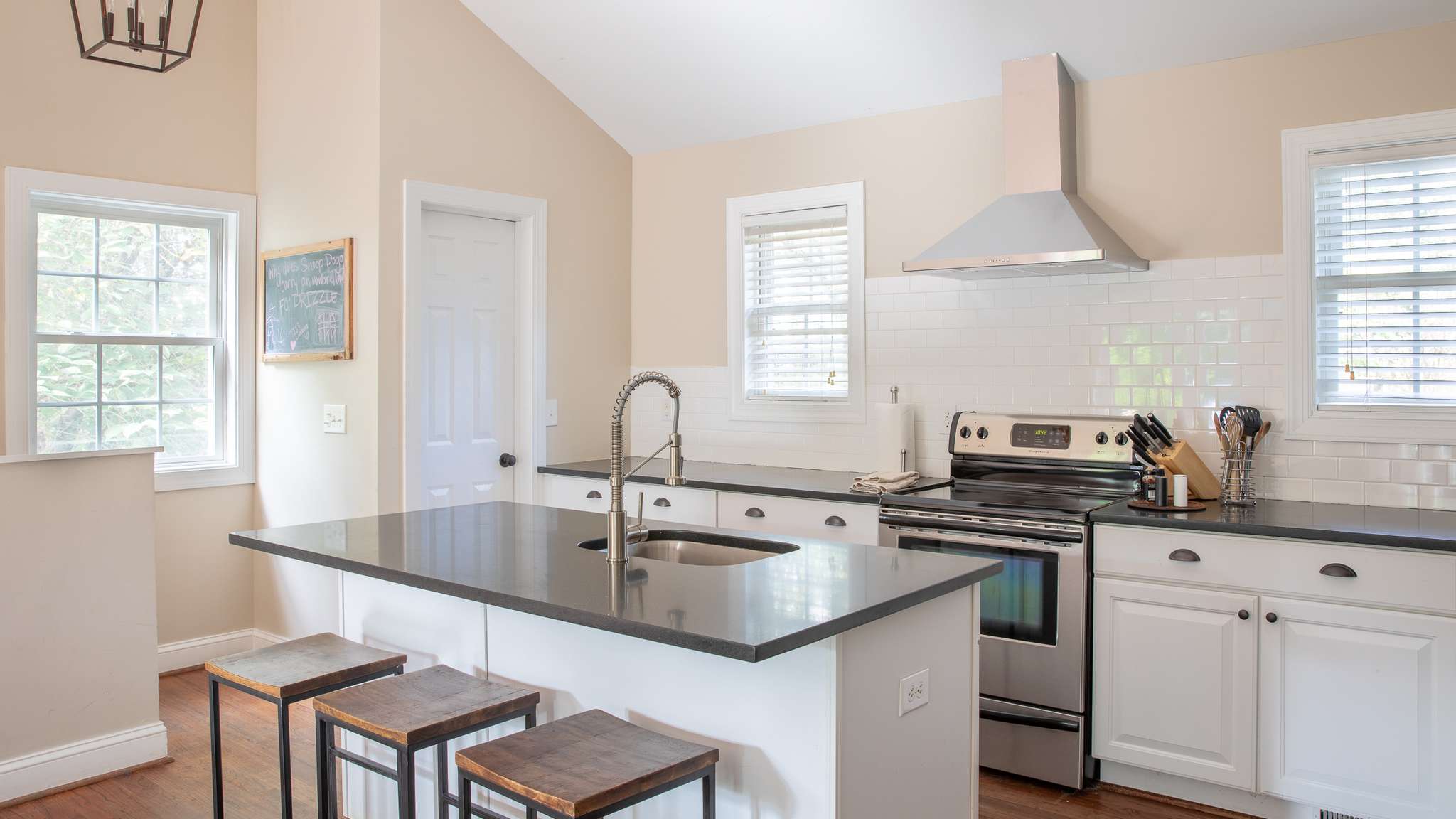 Downtown Carriage House - vacation rental in Charlottesville — photo 7 of 12