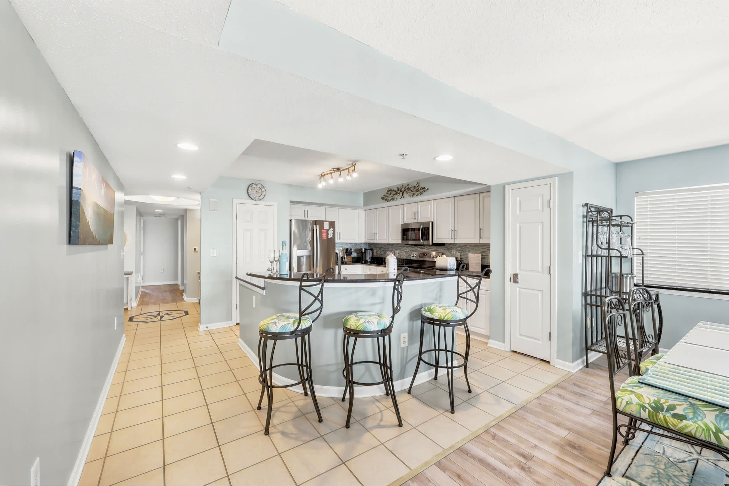 Chic Yacht Club Luxury Waterfront Suite