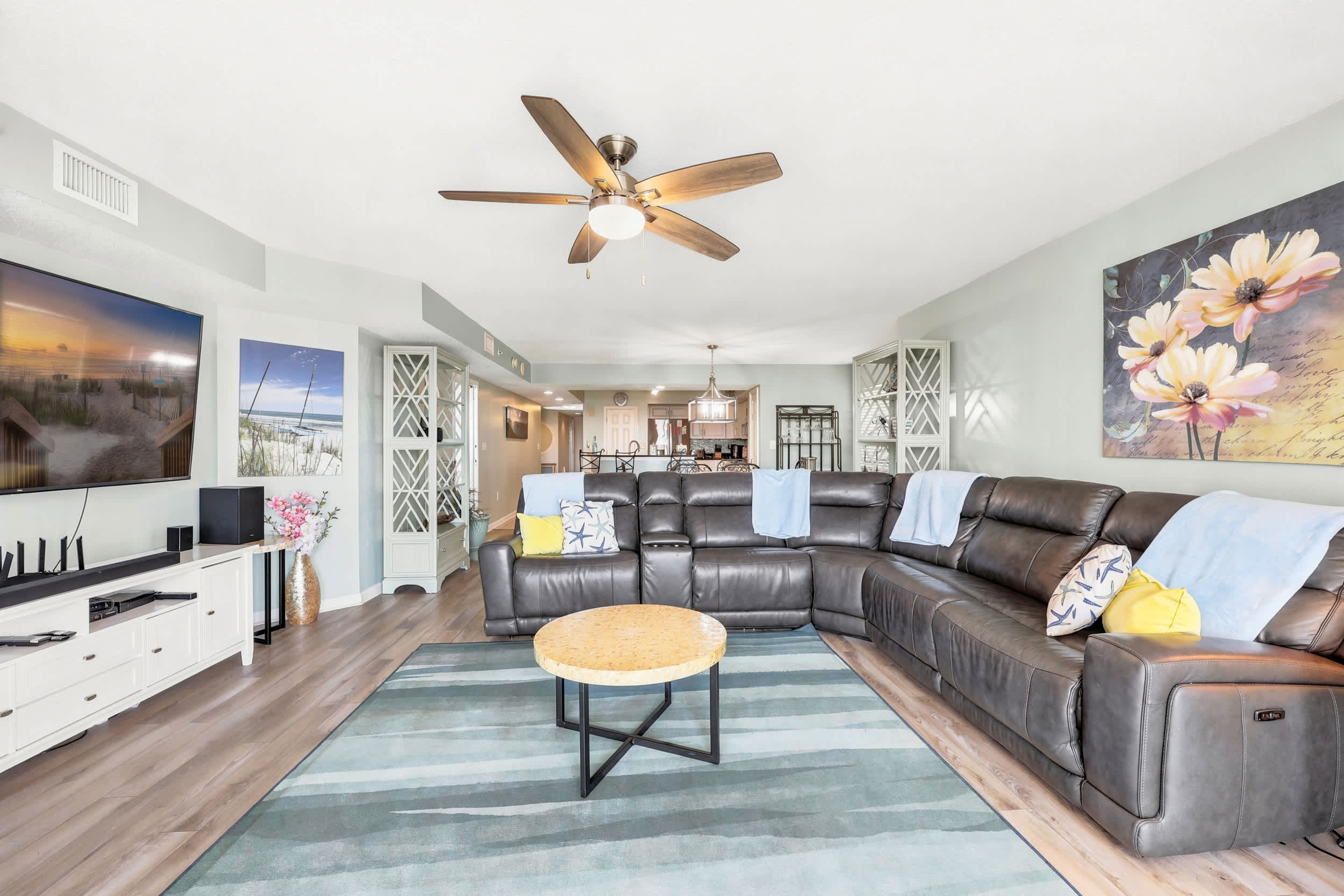 Chic Yacht Club Luxury Waterfront Suite