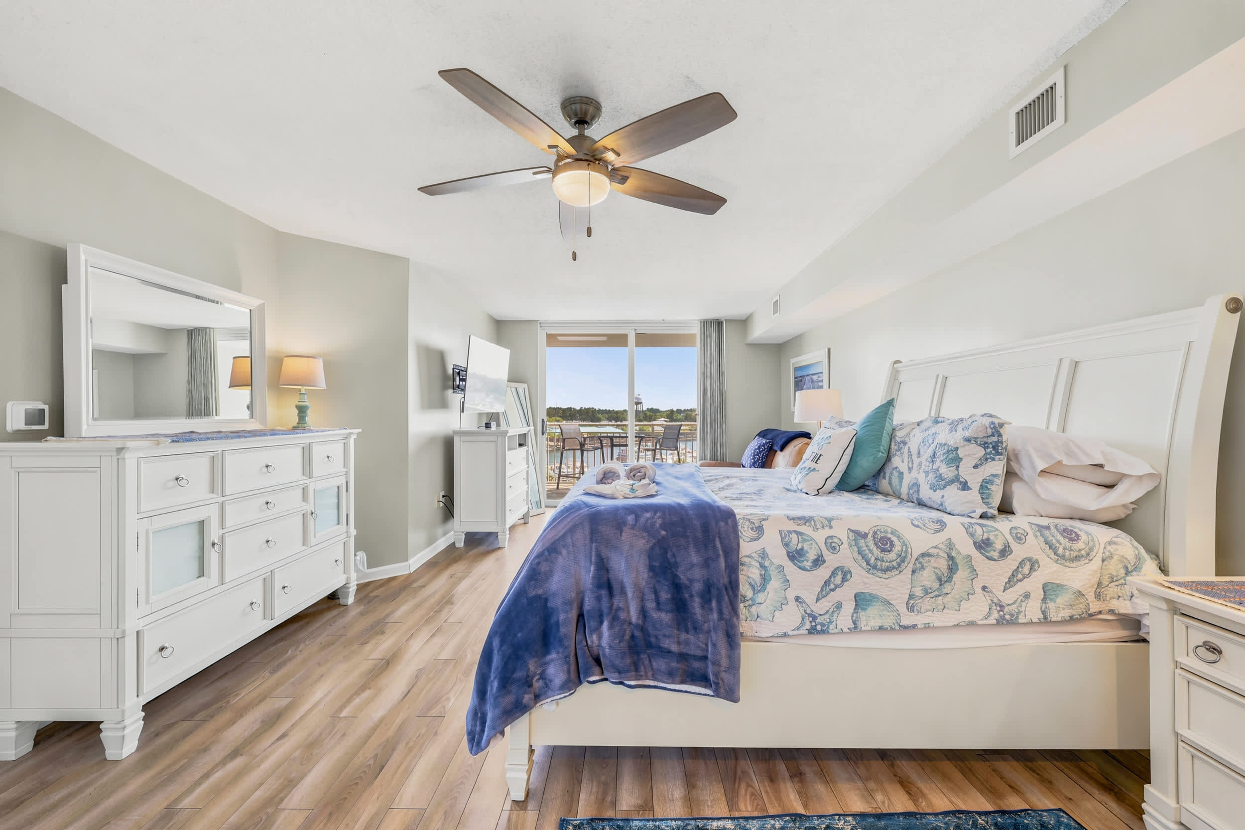 Chic Yacht Club Luxury Waterfront Suite