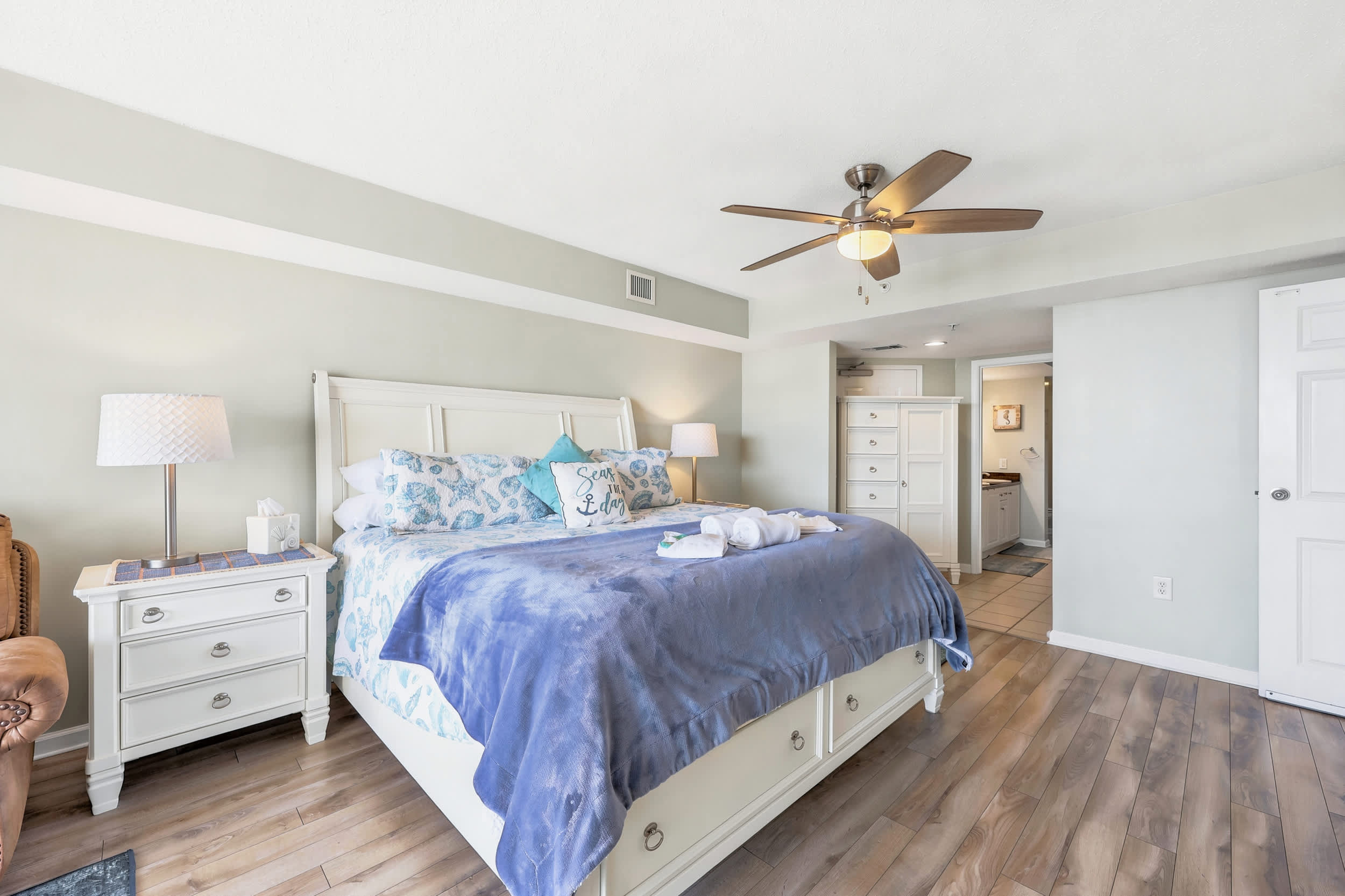 Chic Yacht Club Luxury Waterfront Suite