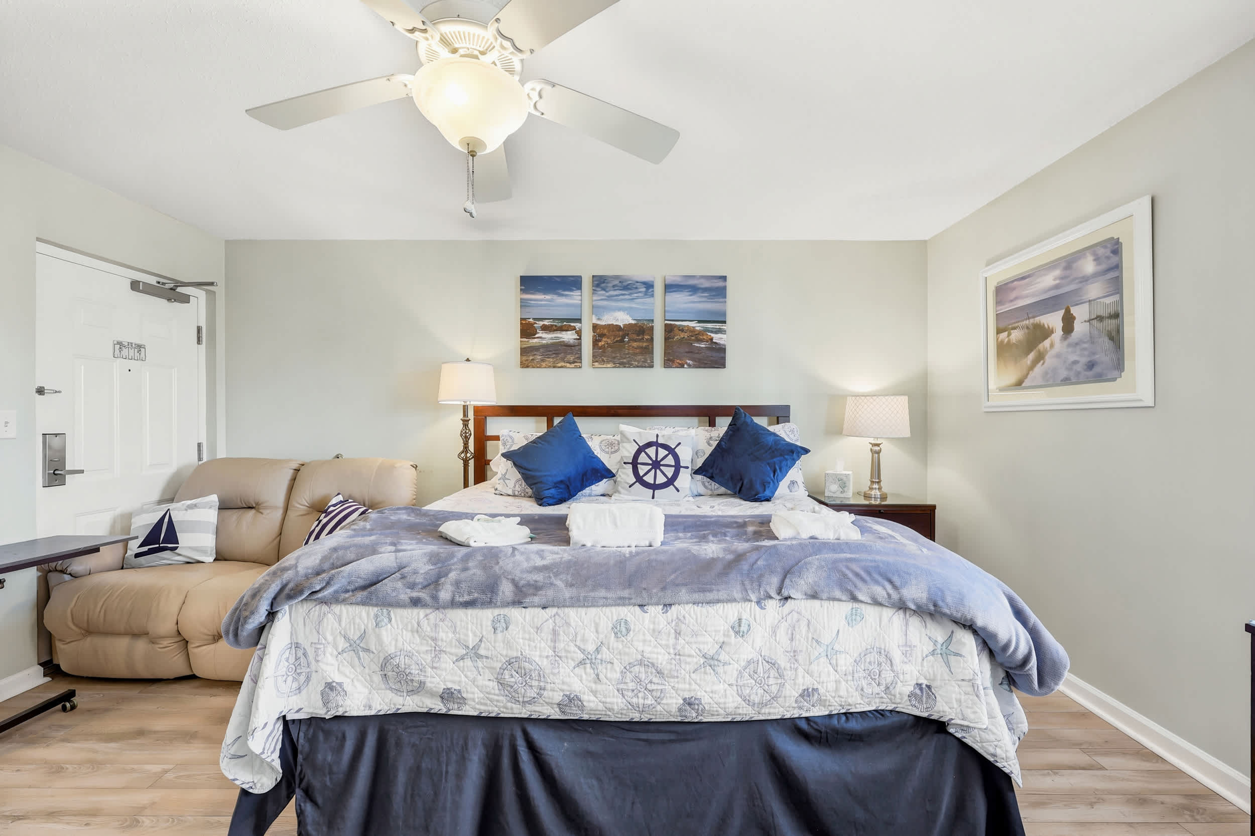 Chic Yacht Club Luxury Waterfront Suite