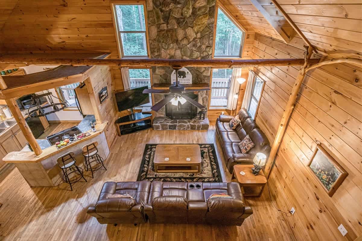 DELUXE FAMILY CABIN | HOT TUB | GAME ROOM |
