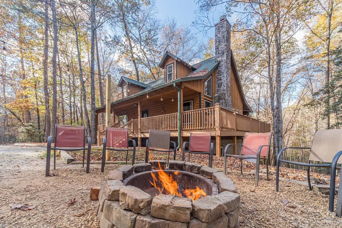 DELUXE FAMILY CABIN | HOT TUB | GAME ROOM |