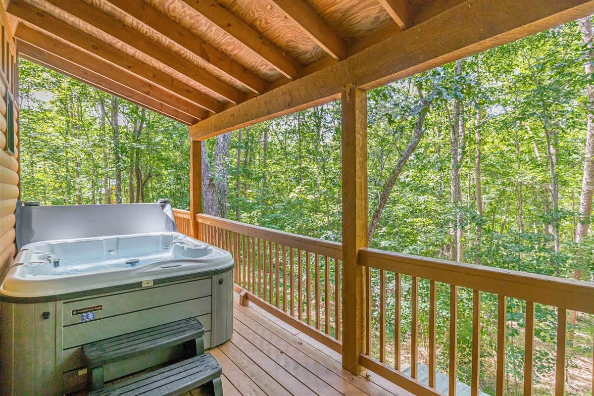 DELUXE FAMILY CABIN | HOT TUB | GAME ROOM |