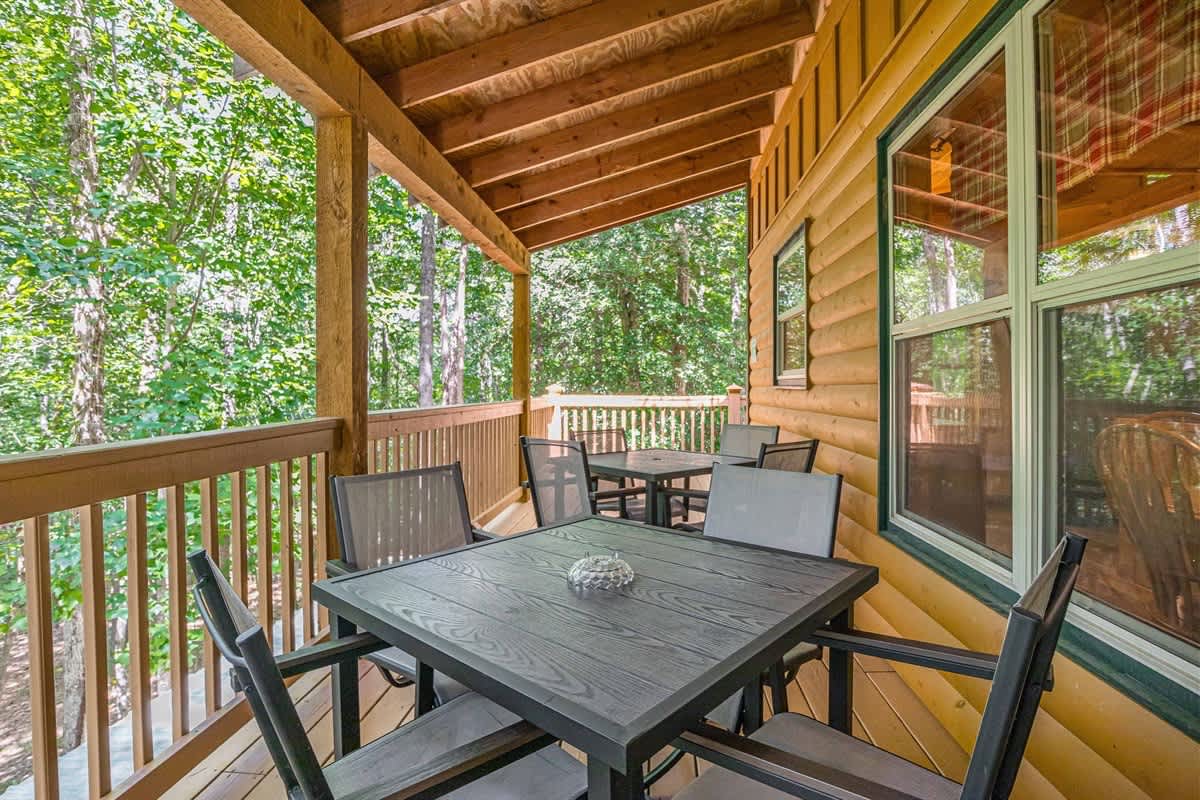 DELUXE FAMILY CABIN | HOT TUB | GAME ROOM |