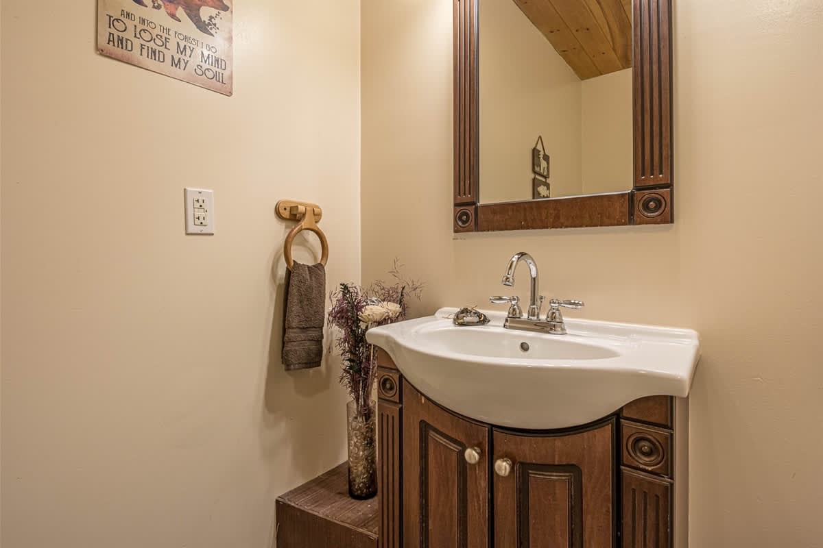 DELUXE FAMILY CABIN | HOT TUB | GAME ROOM |