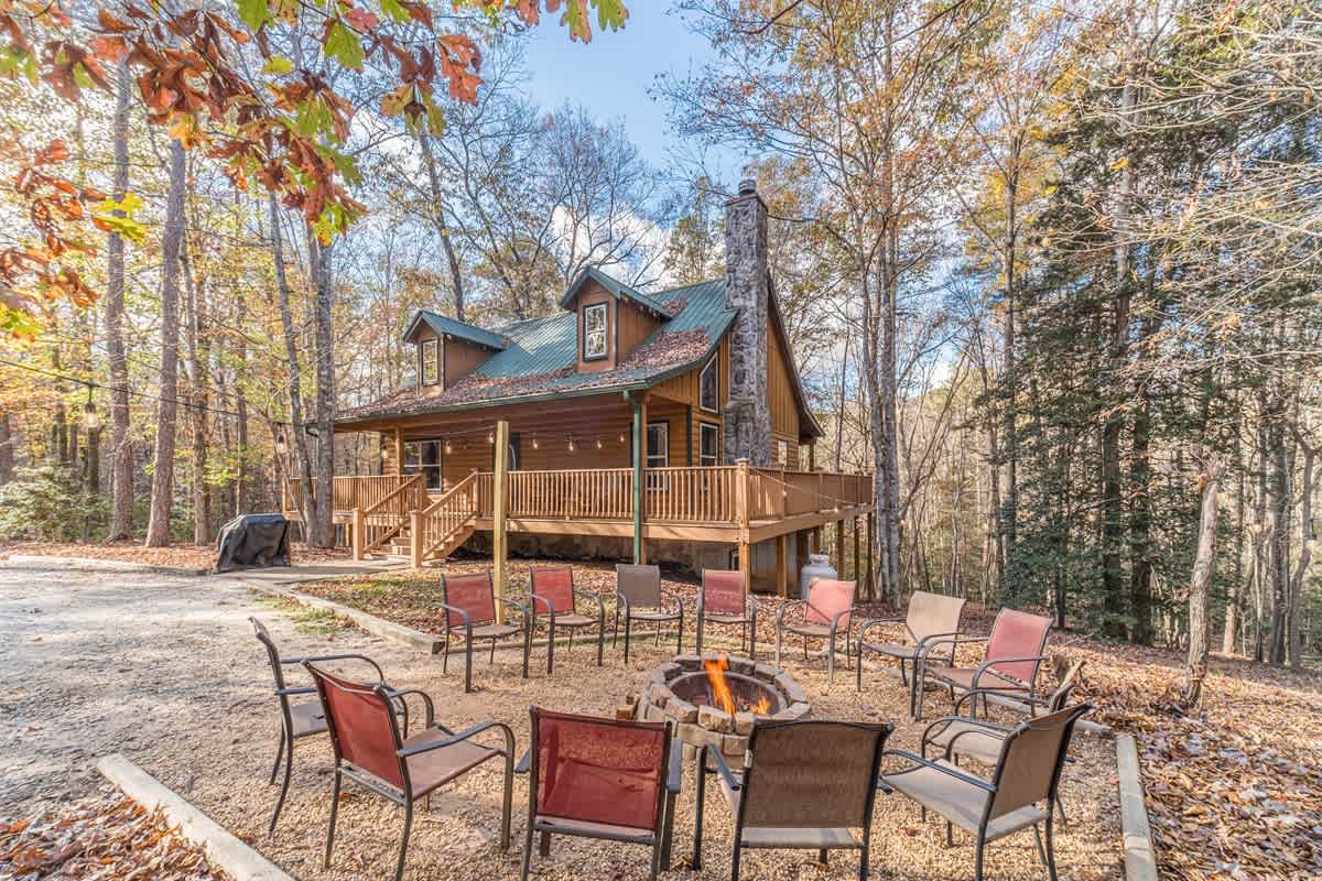 DELUXE FAMILY CABIN | HOT TUB | GAME ROOM |