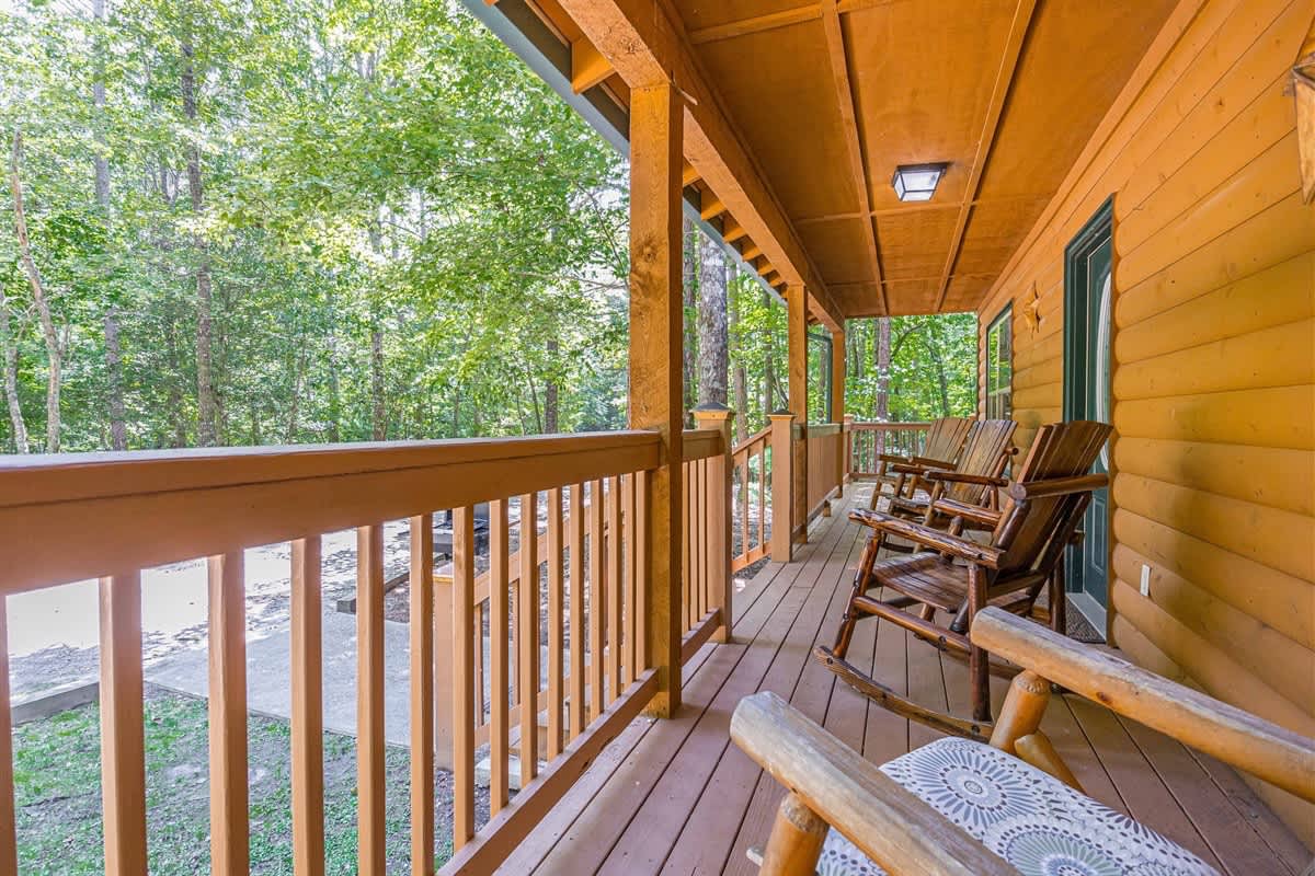 DELUXE FAMILY CABIN | HOT TUB | GAME ROOM |