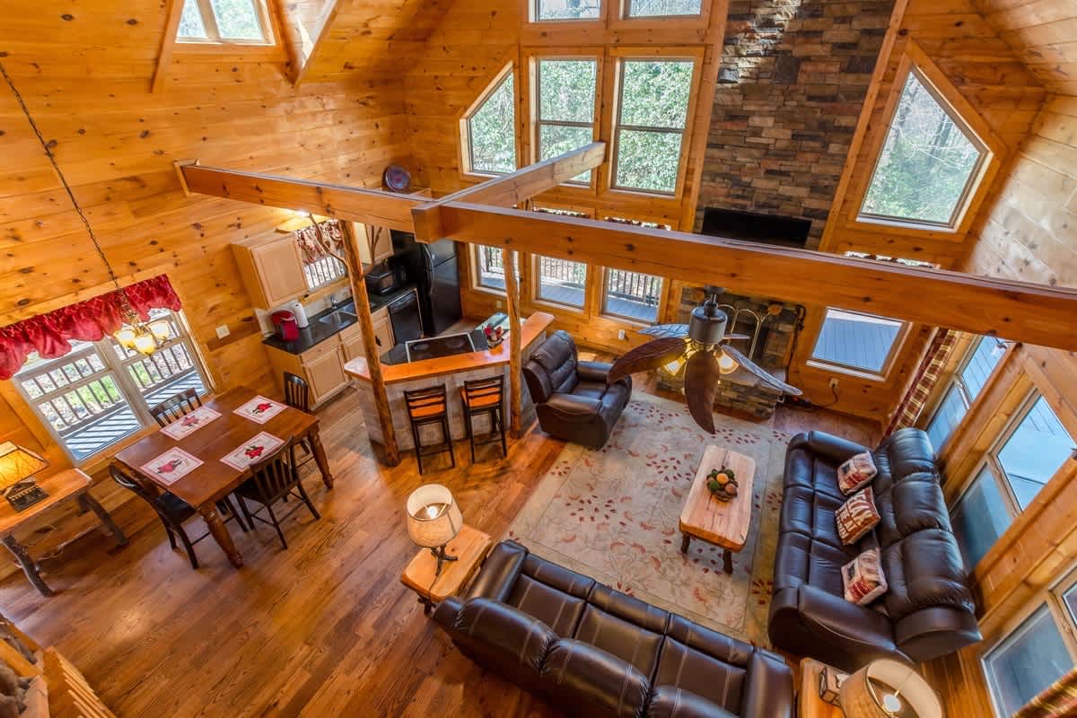 CUSTOM BUILT CABIN WITH SAUNA & HOT TUB