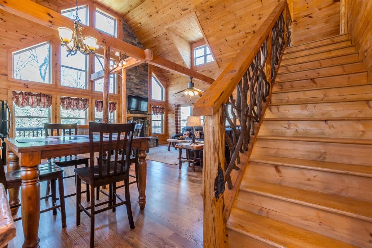 CUSTOM BUILT CABIN WITH SAUNA & HOT TUB