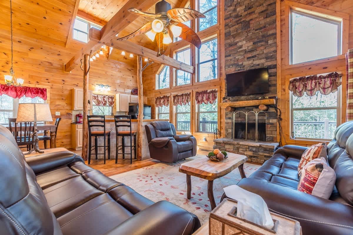 CUSTOM BUILT CABIN WITH SAUNA & HOT TUB