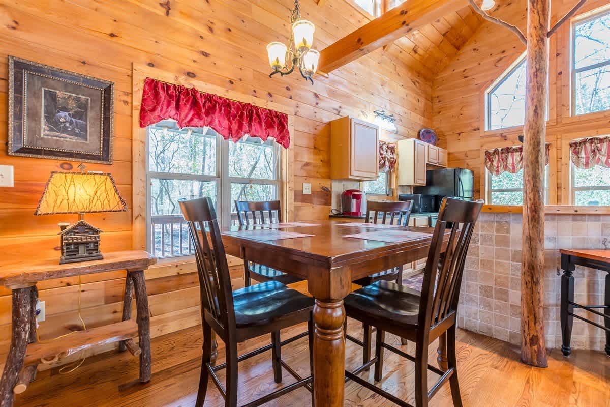 CUSTOM BUILT CABIN WITH SAUNA & HOT TUB