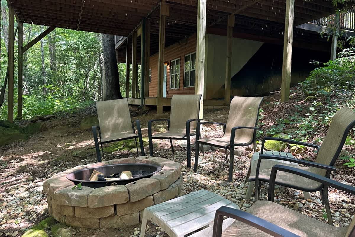 CUSTOM BUILT CABIN WITH SAUNA & HOT TUB