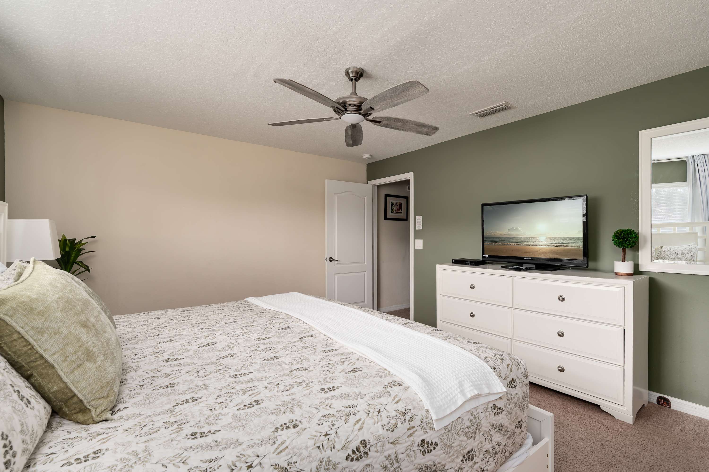Private pool & FREE Resort near Disney! Sleeps 8