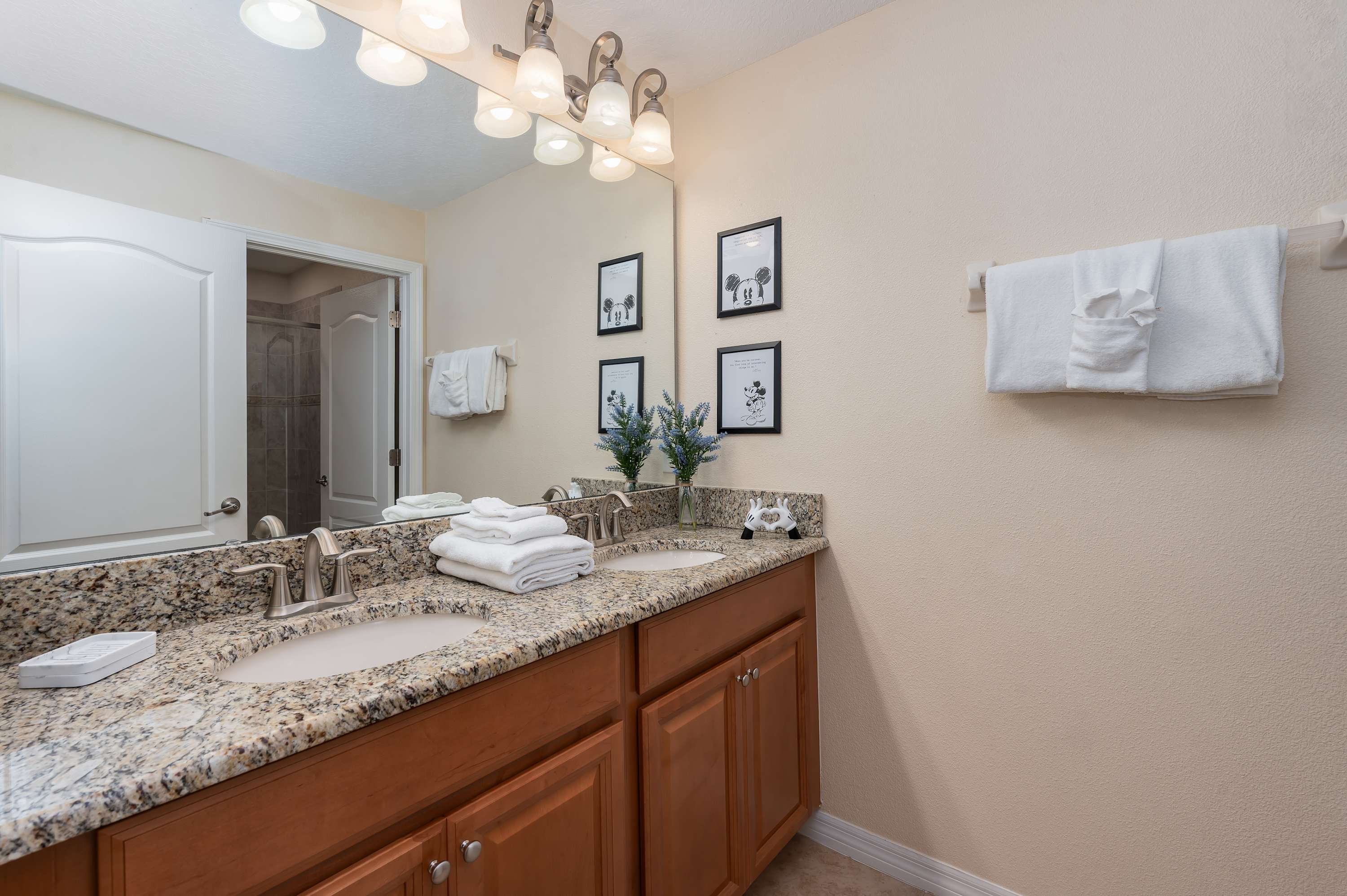 Private pool & FREE Resort near Disney! Sleeps 8