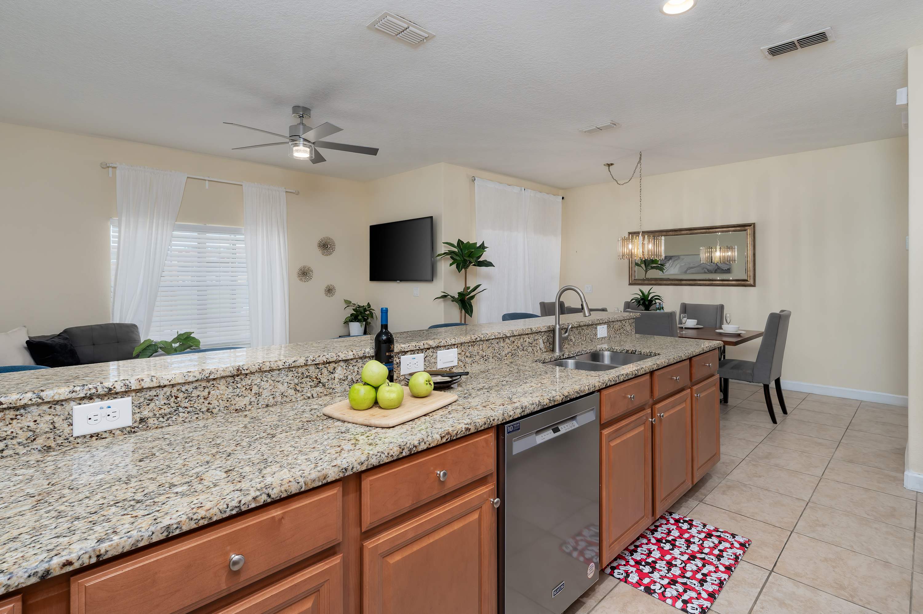 Private pool & FREE Resort near Disney! Sleeps 8
