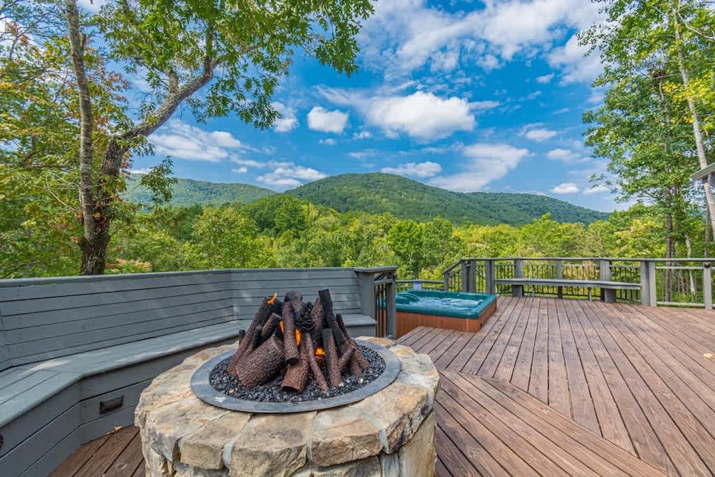 LUXURY LOG CABIN WITH MOUNTAIN VIEW | HOT TUB