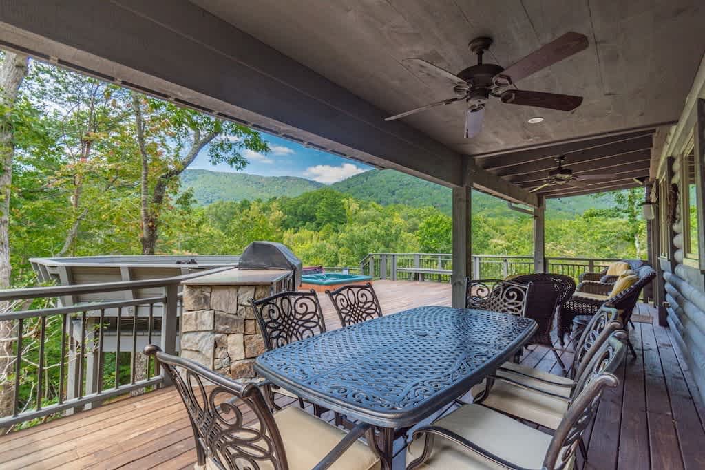 LUXURY LOG CABIN WITH MOUNTAIN VIEW | HOT TUB