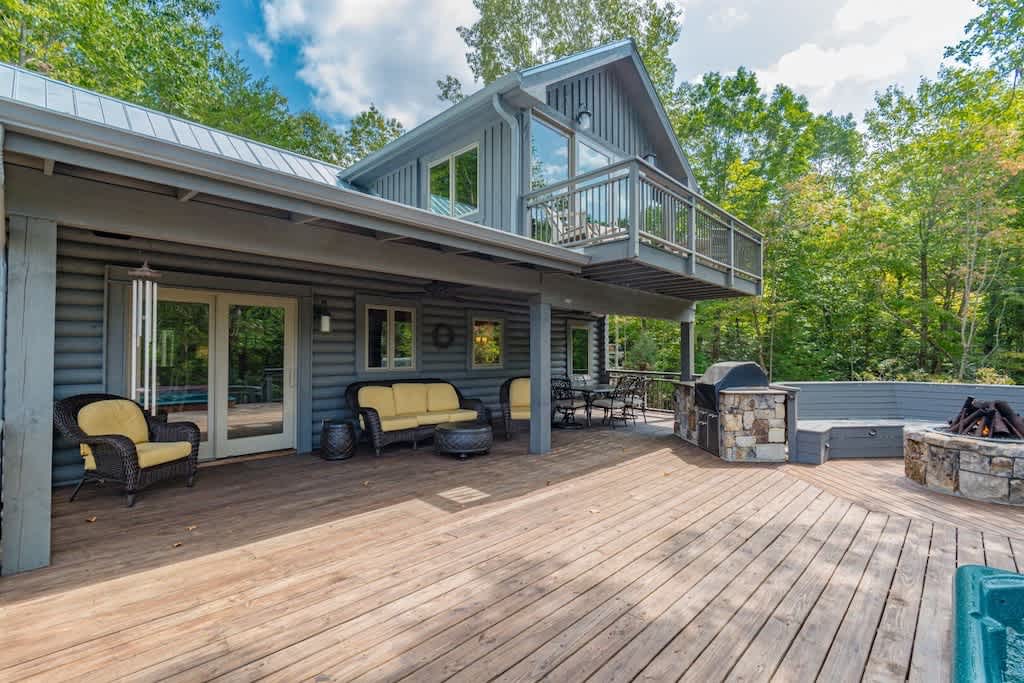 LUXURY LOG CABIN WITH MOUNTAIN VIEW | HOT TUB