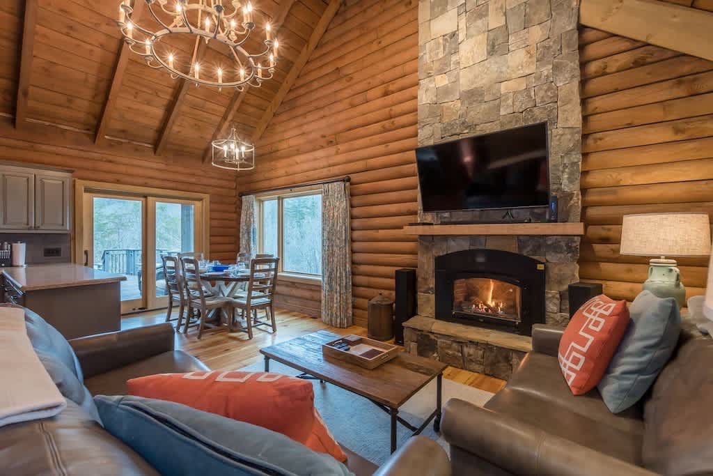 LUXURY LOG CABIN WITH MOUNTAIN VIEW | HOT TUB