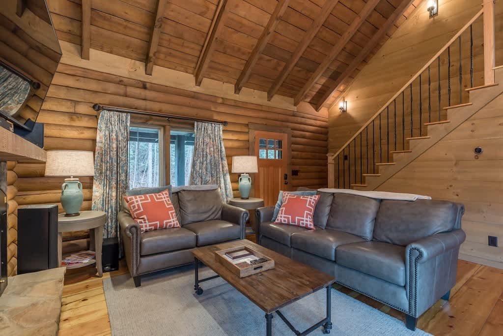 LUXURY LOG CABIN WITH MOUNTAIN VIEW | HOT TUB