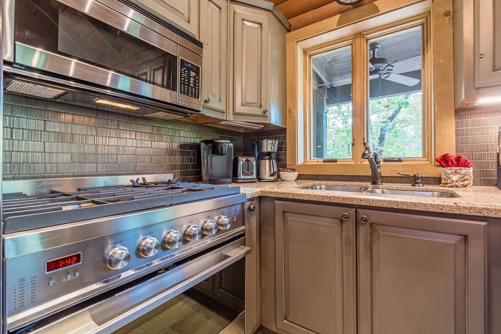 LUXURY LOG CABIN WITH MOUNTAIN VIEW | HOT TUB