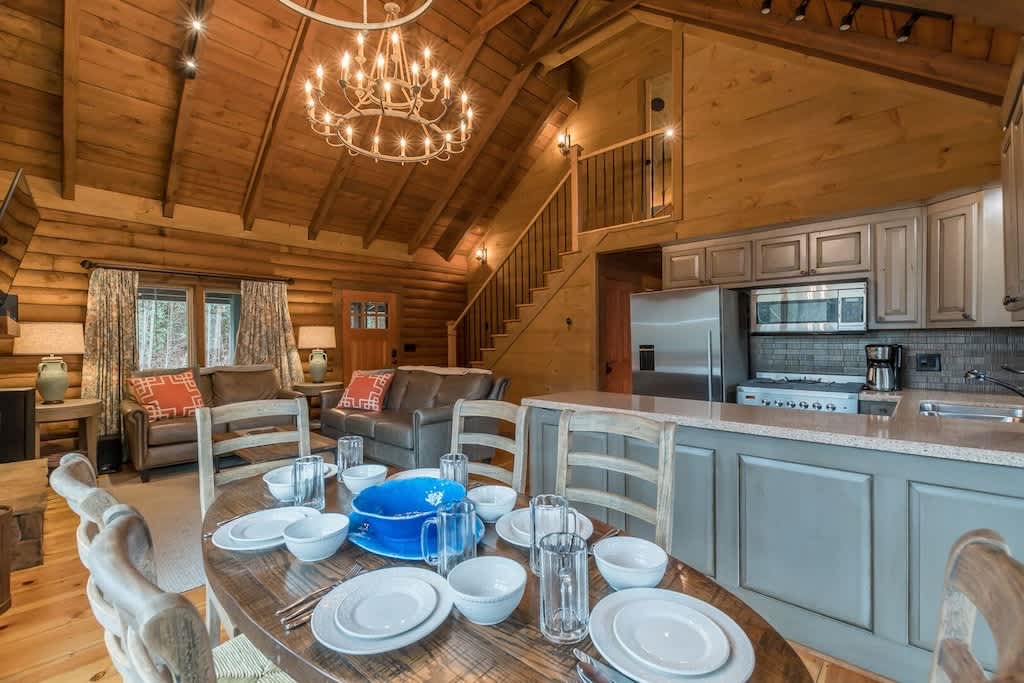 LUXURY LOG CABIN WITH MOUNTAIN VIEW | HOT TUB