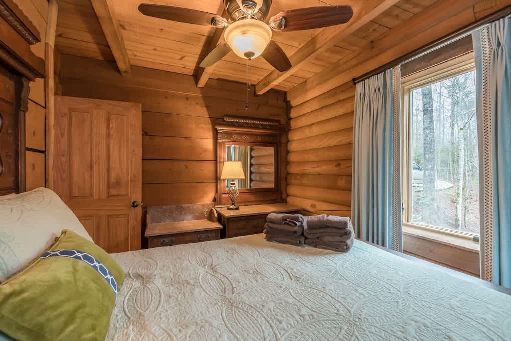 LUXURY LOG CABIN WITH MOUNTAIN VIEW | HOT TUB