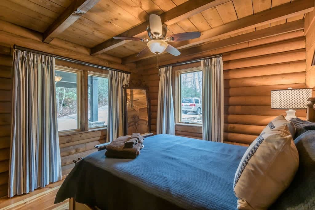 LUXURY LOG CABIN WITH MOUNTAIN VIEW | HOT TUB